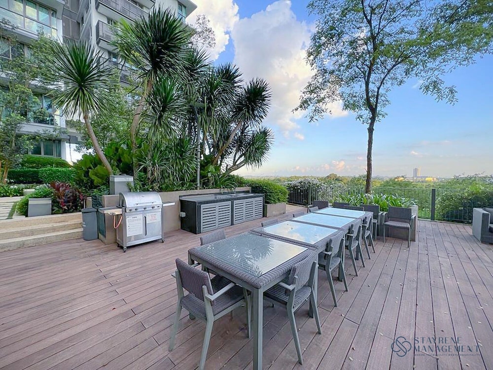 Hotel Iskandar Residences By Stayrene - Image 1