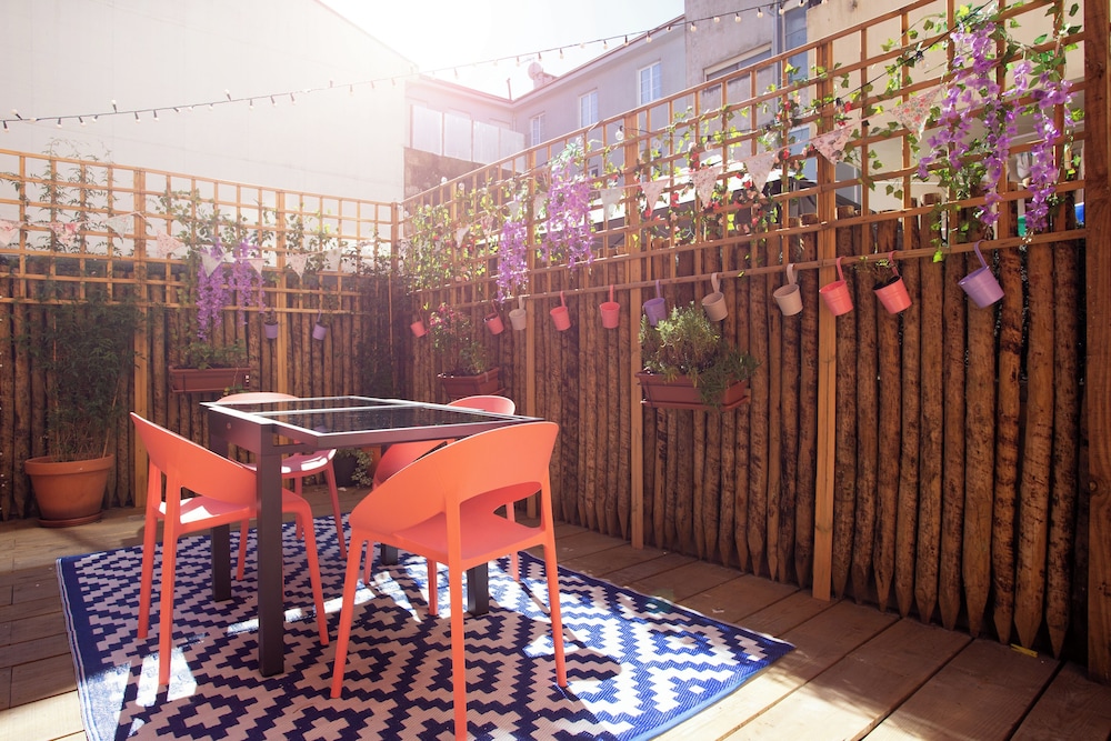 Alegr0 · 60s Chic Central Apartment w/ Garden