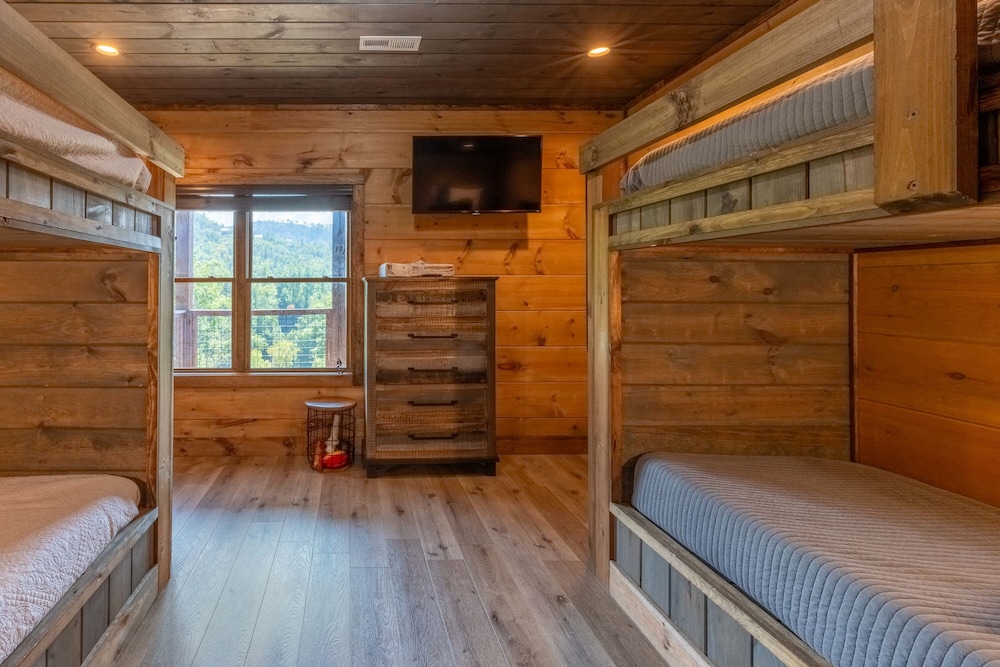 Raccoon Ridge Retreat - Gatlinburg Mountain Escape