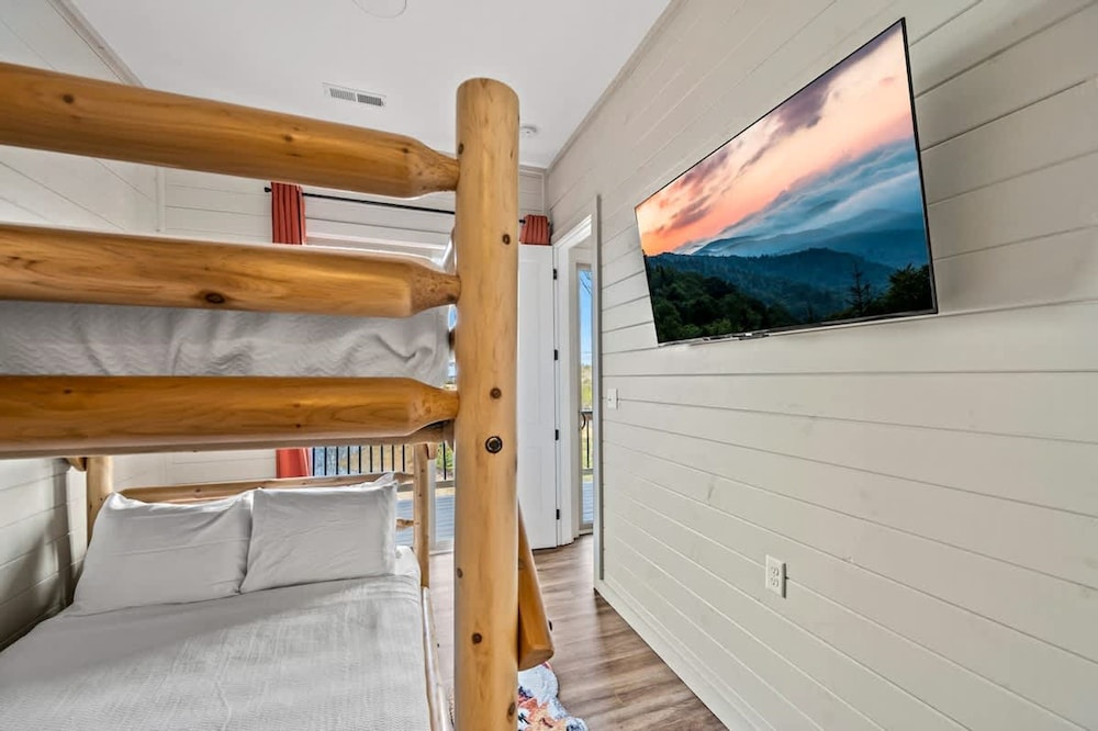 NEW Lake Cabin Sleeps 14 Indoor Pool Hot Tub