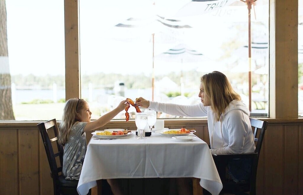 Maddens On Gull Lake