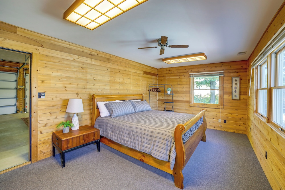 Live Large on Saddle Lake! Family Home w/ Dock