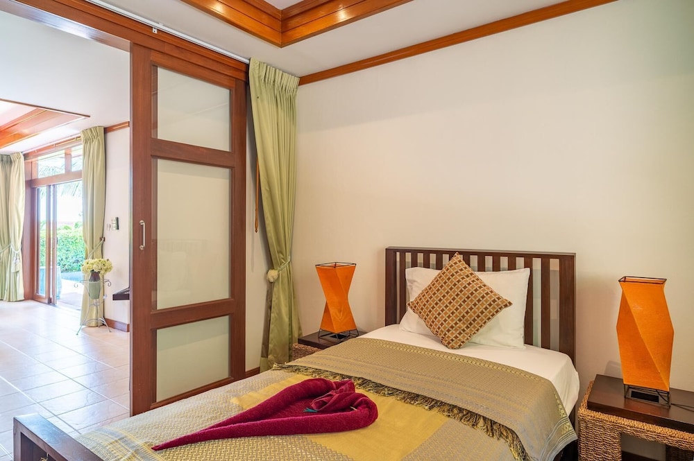 4BR Villa beach walking distance KBR44