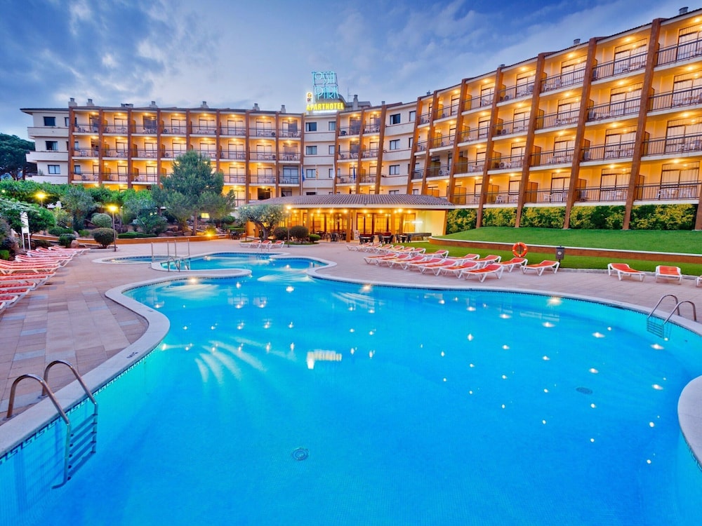 Aparthotel Tossa Park in Tossa de Mar Near Beach