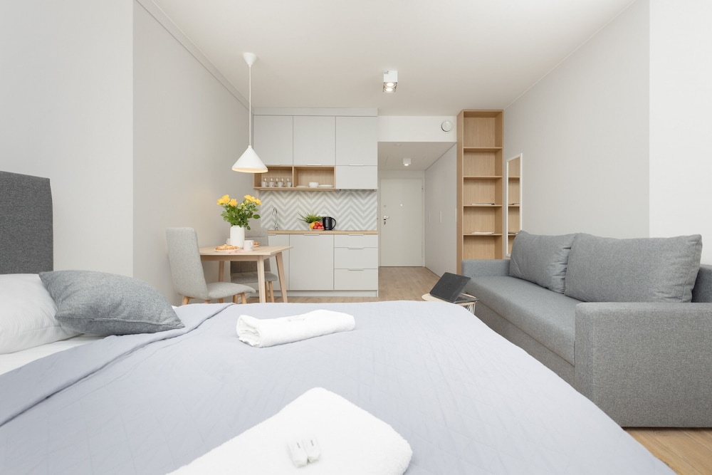 Nocznickiego Studios, Balcony by Renters view 2