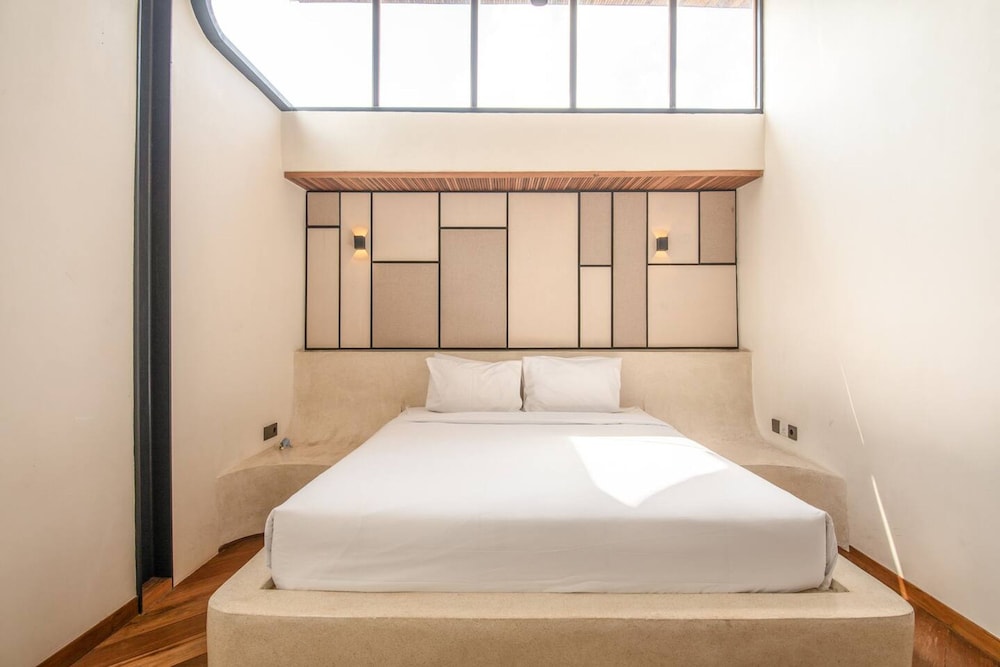BAZ Villa 13 Studio 3 Opulent 1-br Loft With Art Deco Shared Pool