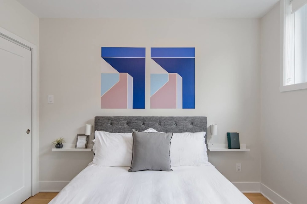 Cool and Comfortable 2 Bedroom Den view 4