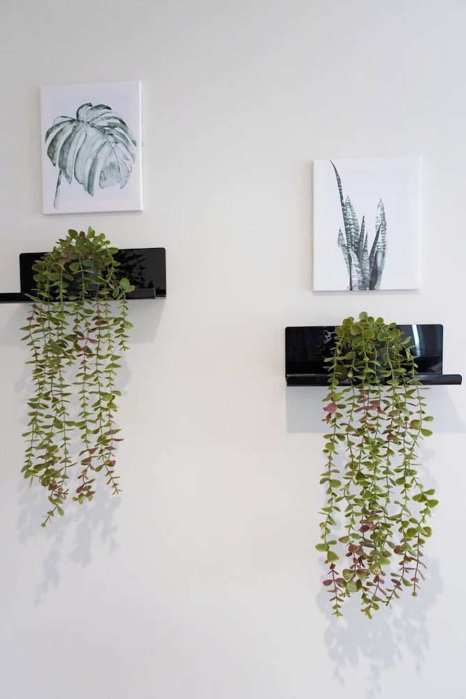 Modern City Apartment - Sleeps 4 & Walk to Arena