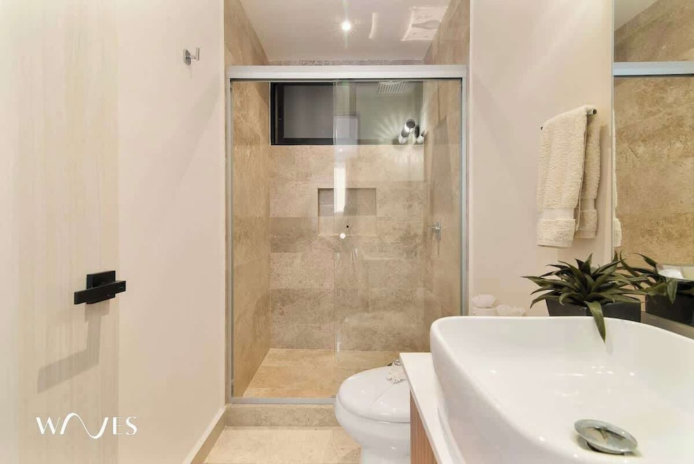 Colorful Perfect Located 2 Br. W/great Amenities