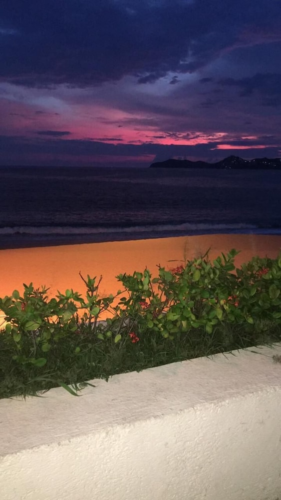 JUUB Acapulco, Exclusive Beachfront Apartment view 5
