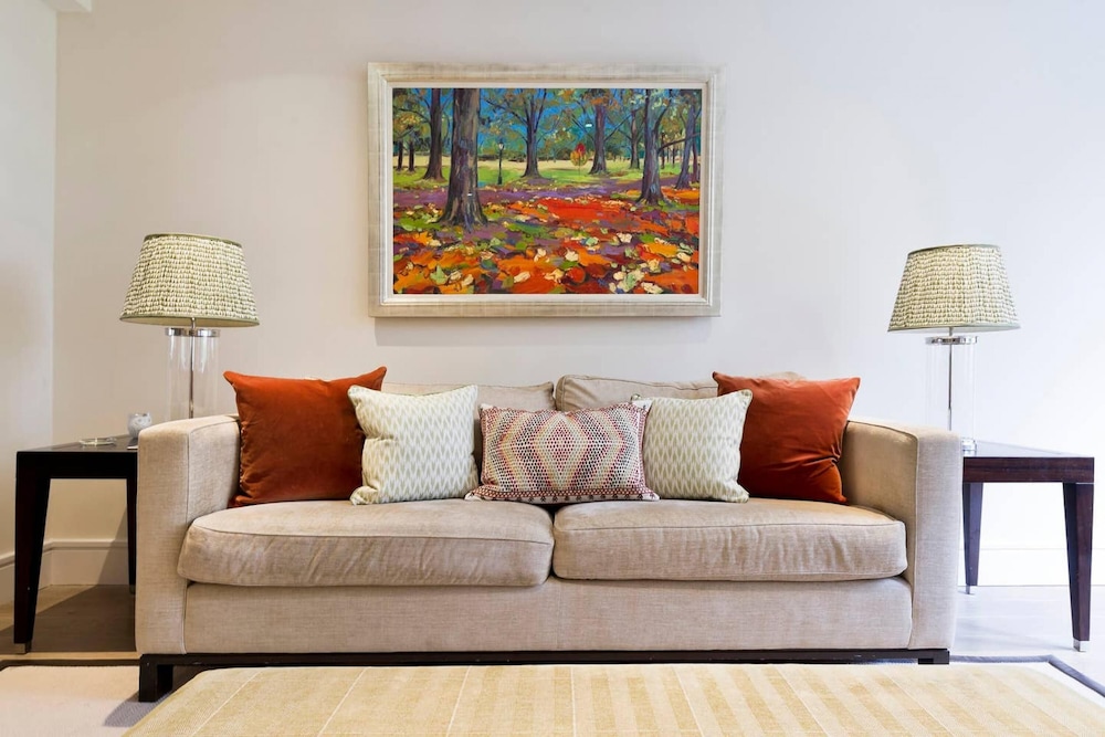 Tasteful 4bed Holland Park