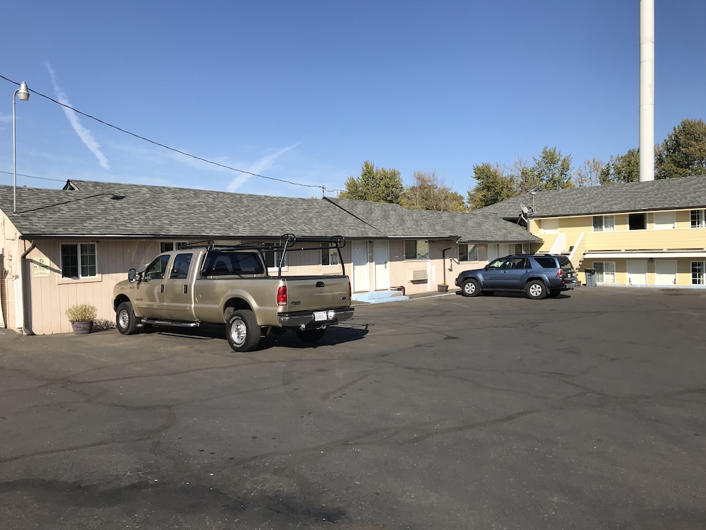 Medford Vacations - Relax Inn of Medford - Property Image 12