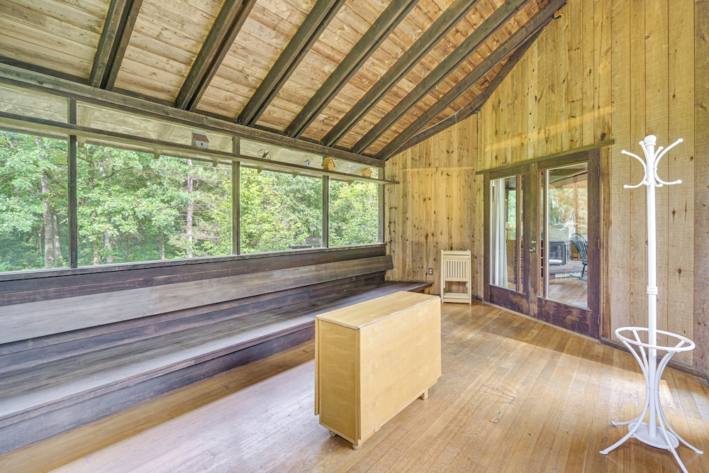 Sauna & Screened Porch: Otter Creek Getaway!