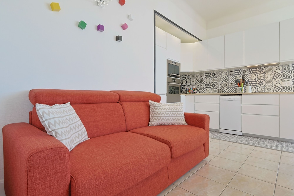 L Horizon in Cannes With 2 Bedrooms and 1 Bathrooms