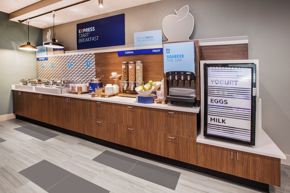 Hayward Vacations - Holiday Inn Express  Suites Hayward - Castro Valley - Property Image 11