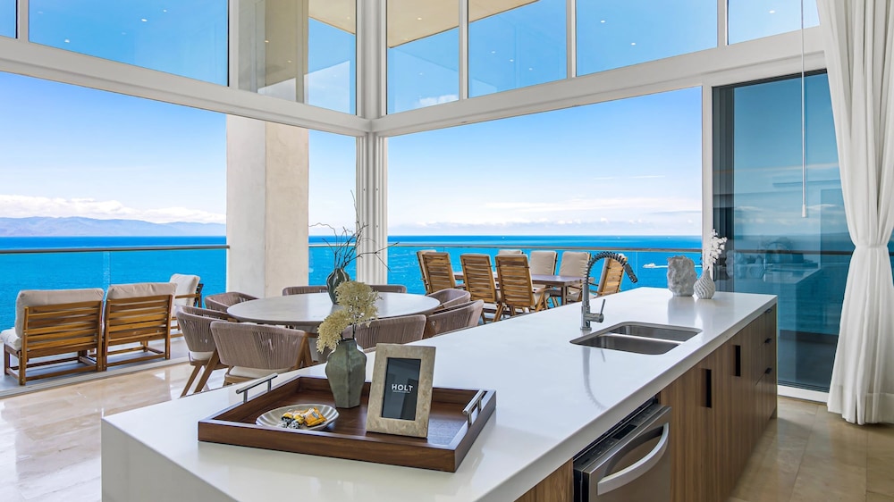 Beachfront Luxury 4BR Penthouse With Incredible Ocean Views