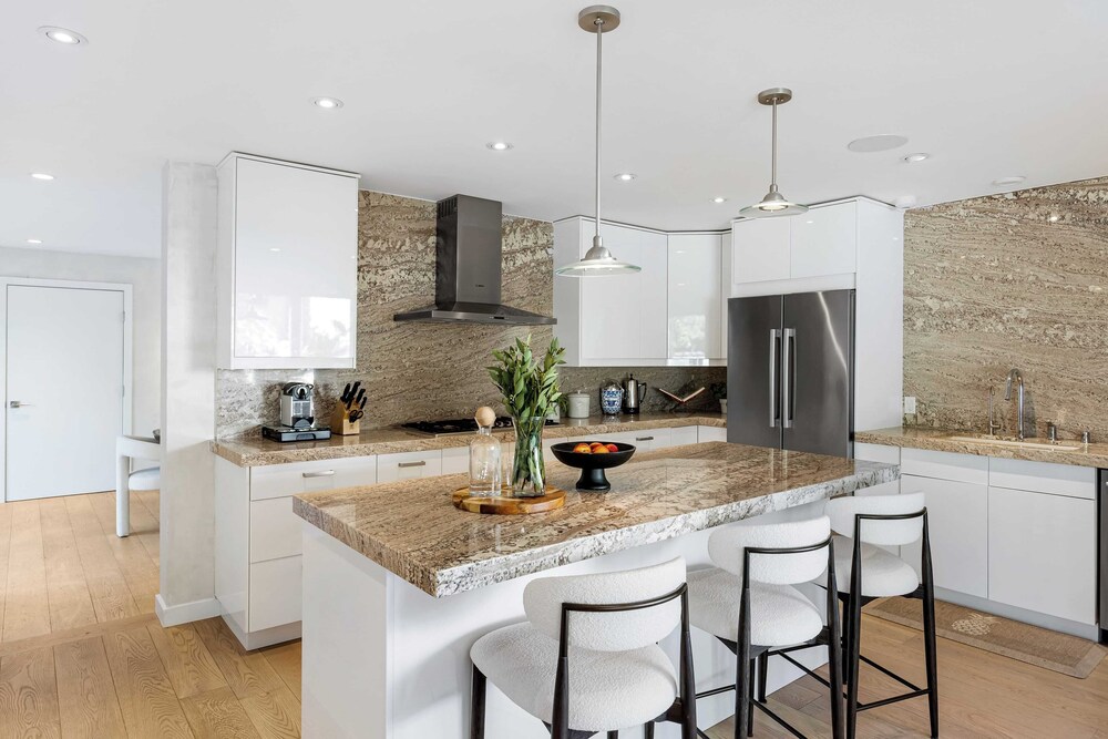 Luxury Hollywood Hills Home With Pool, Outdoor Dining & Iconic Views Skyline Chalet