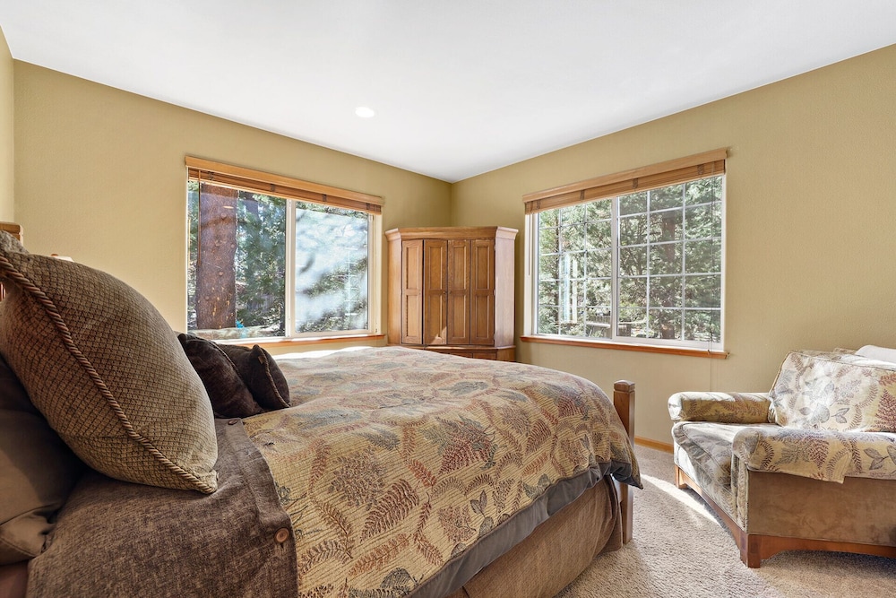 Fully Remodeled Tahoe Retreat with Game Room and Hot Tub view 3