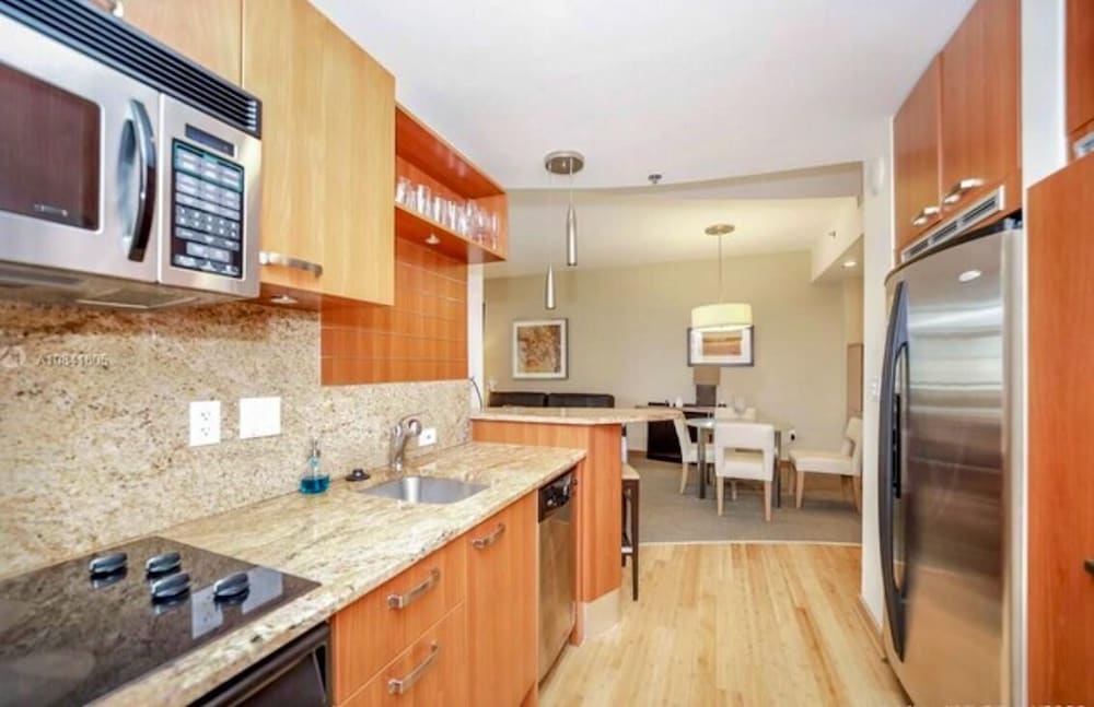 AKA Brickell High Floor Free Parking by Palermo Home