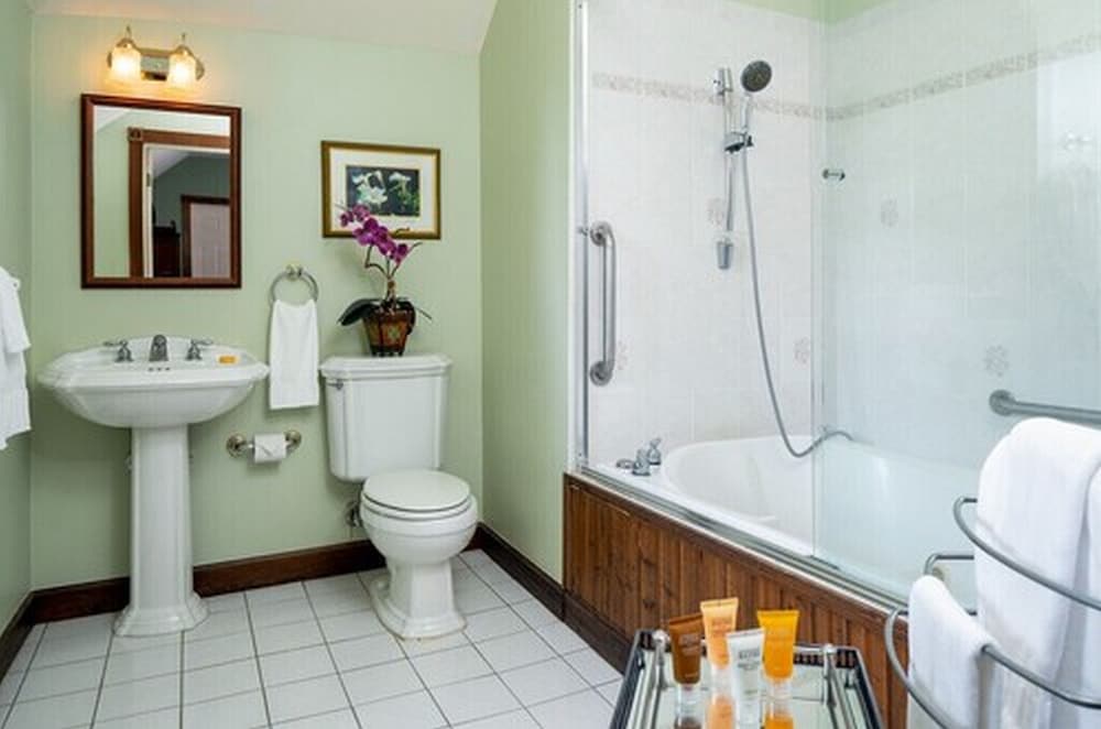 Engadine Inn  Cabins - Property Image 85