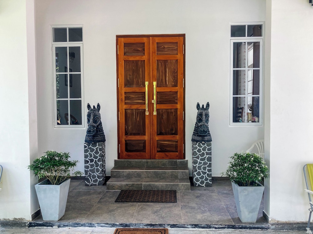 Queen's Villa