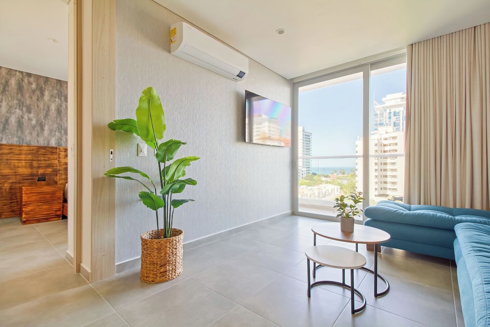 Salguero Suites By HostPro