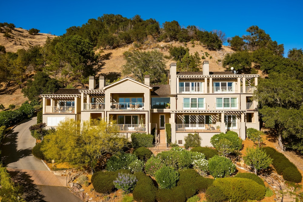 Hotel Poetry Inn Napa Valley - Image 1