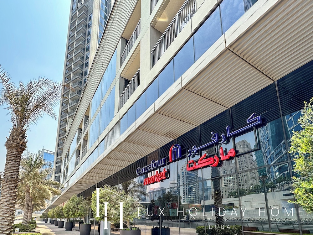 LUX 52 42 Deluxe Marina View Suite 3