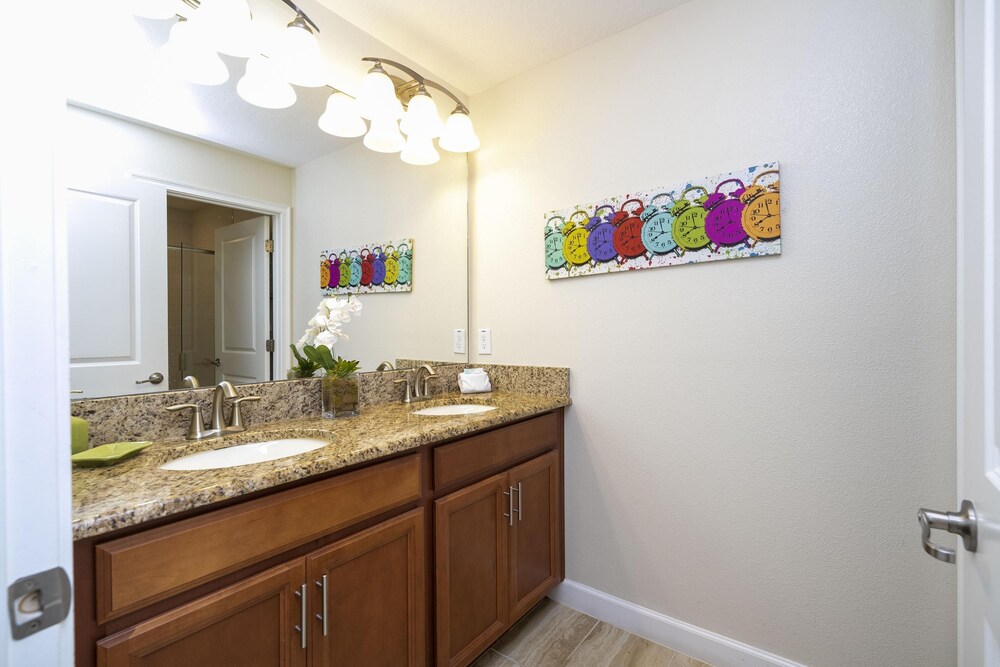 Beautiful 4BR 3BA Home w Pool at Storey Lake view 3