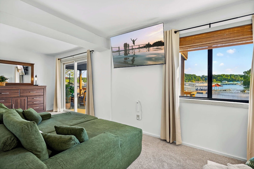 Lake Home Oasis - Sleeps 18