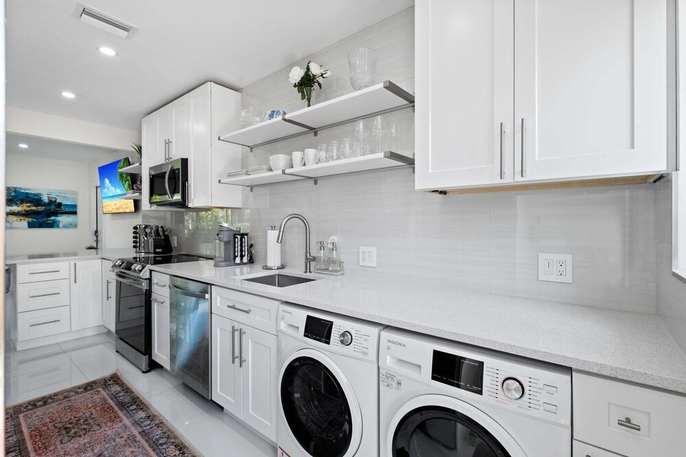 Uhost AI 4-unit Gem Mins to Las Olas Beach