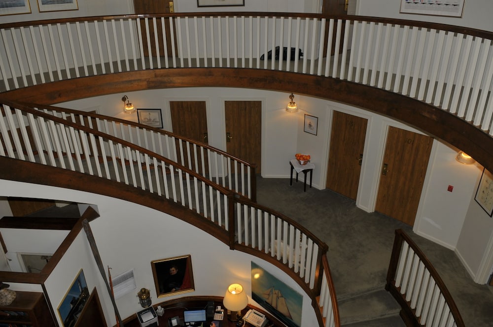 Lighthouse Club Hotel