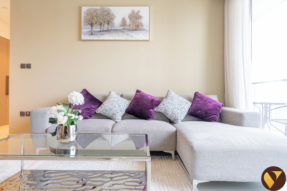 Luxury 2BR in ACT 1 Near Dubai Mall