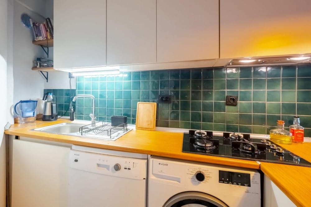 Eclectic Flat Near Metro With Terrace in Kadikoy