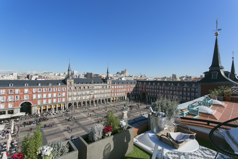 Penthouse With Private Terrace & Balcony in Plaza Mayor Square. Plaza Mayor IV view 5