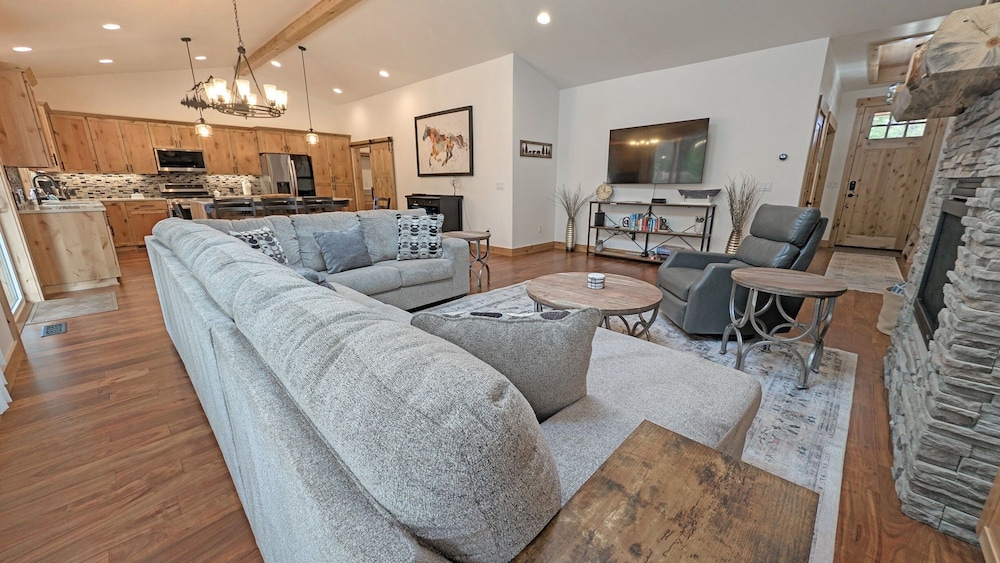 56593 Celestial Dr 4 Bedroom Home