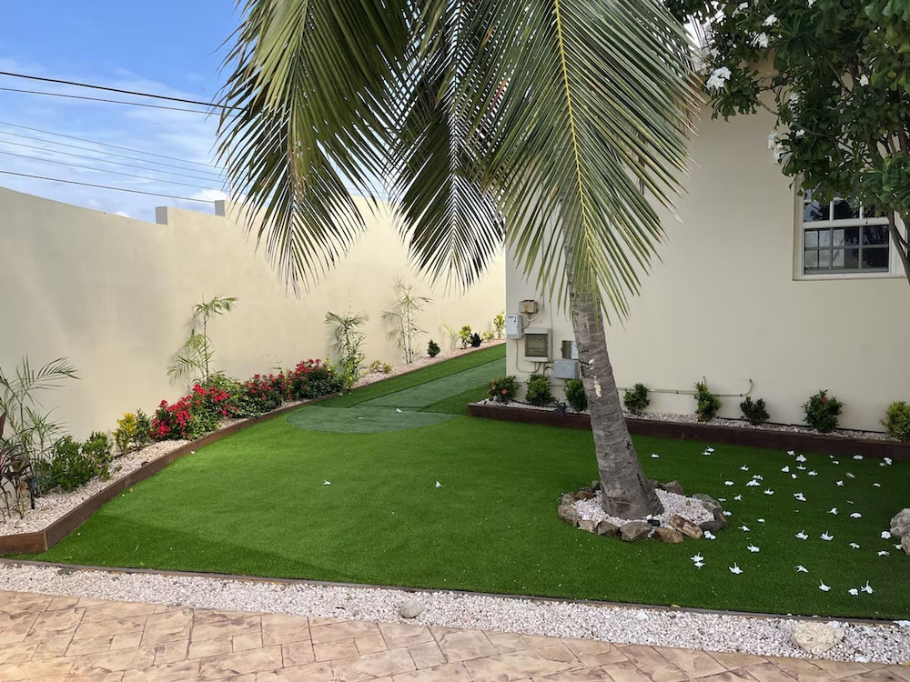 3 Bedroom Villa in Pos Chiquito Sun and Fun 5 Minute Walk to Beach