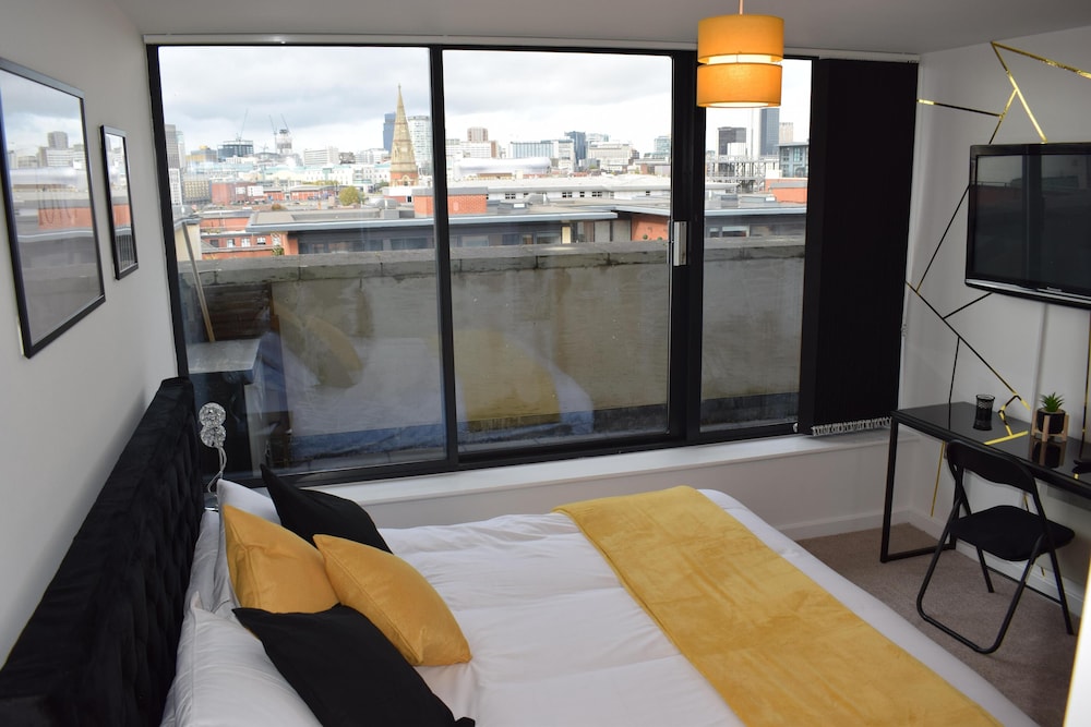 Penthouse 1-bed Apartment With Amazing Views view 3