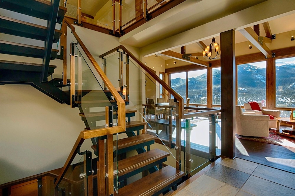 Stewart Highlands Luxury Vacation At Windcliff 6 Bedroom Home by RedAwning view 3