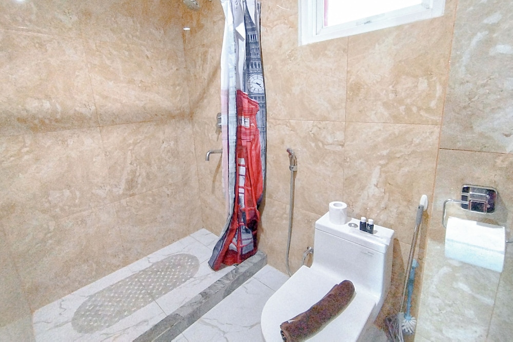 Spacious 2Br With Extra Room At Grand Sungkono Lagoon Apartment