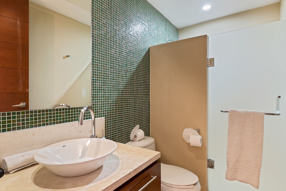 Encanto Living 1103 -3BR by Kivoya