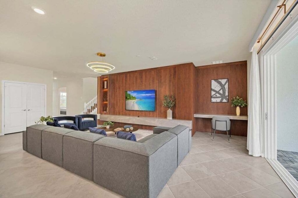 Everyone's Family Fun Home, Slides In Kids Rooms 10 Bedroom Villa