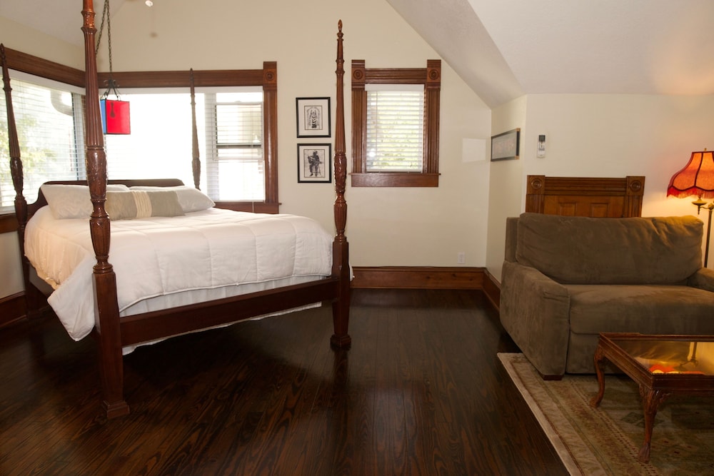 Brava House Bed and Breakfast