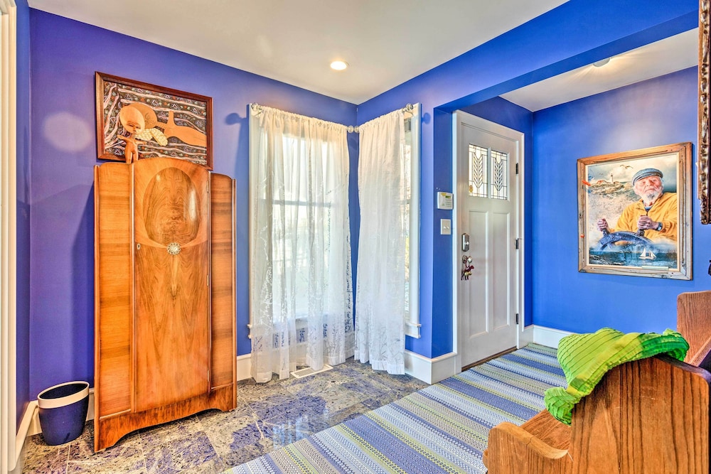 Vibrant Sterling Lakefront Lodge w/ Kayaks