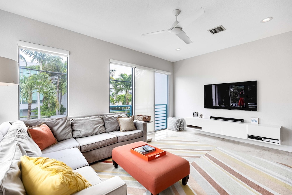 NEW 3-story Townhome With Pool Room Expansive Balcony Seconds Away From Las Olas