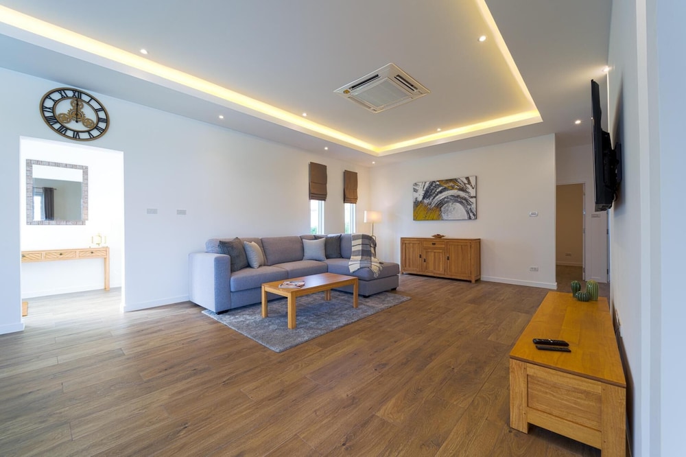 Brand-New Modern 3-Bedroom Villa MB20