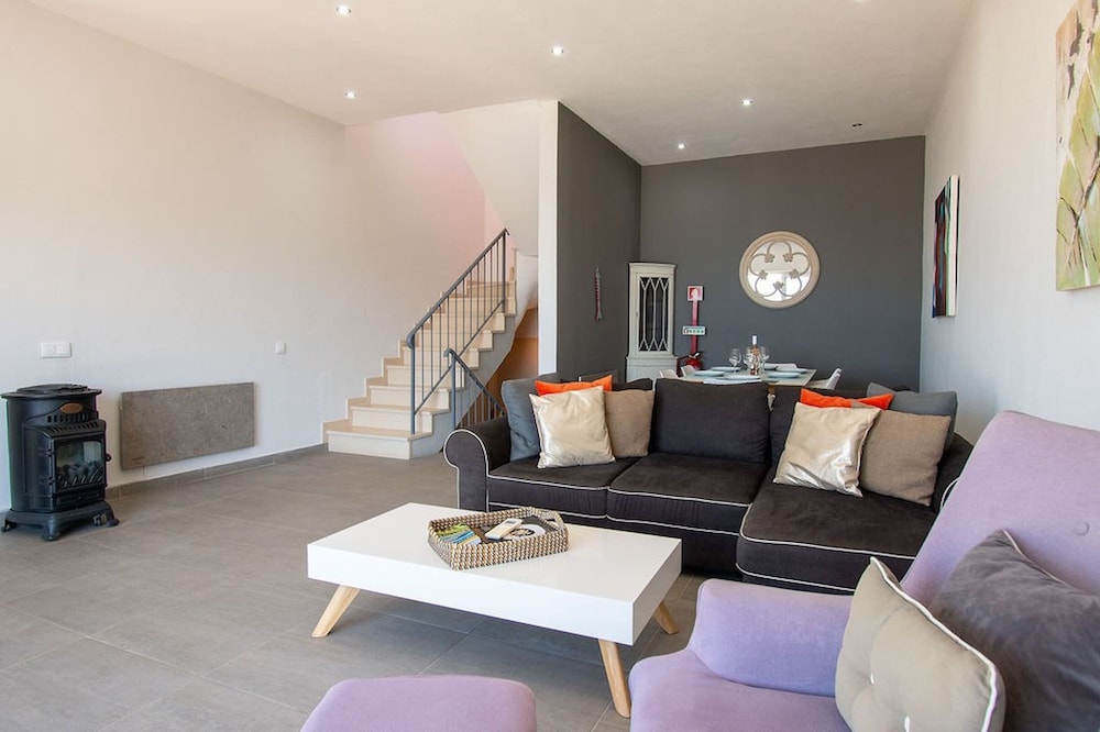 12a Travessa da Nau Modernised yet Traditional h