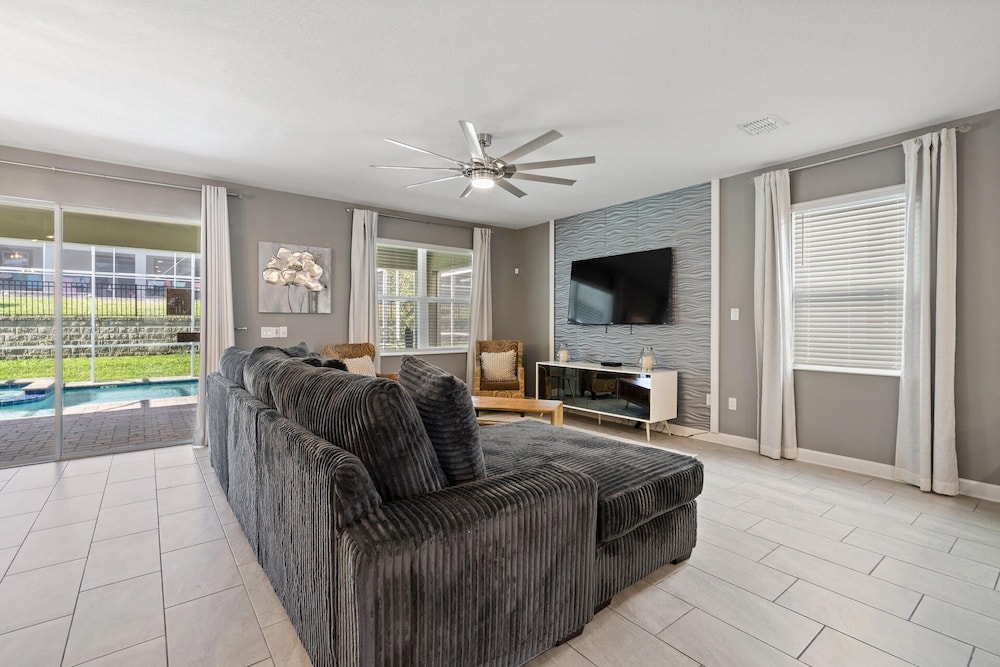 1194 Drop Lane