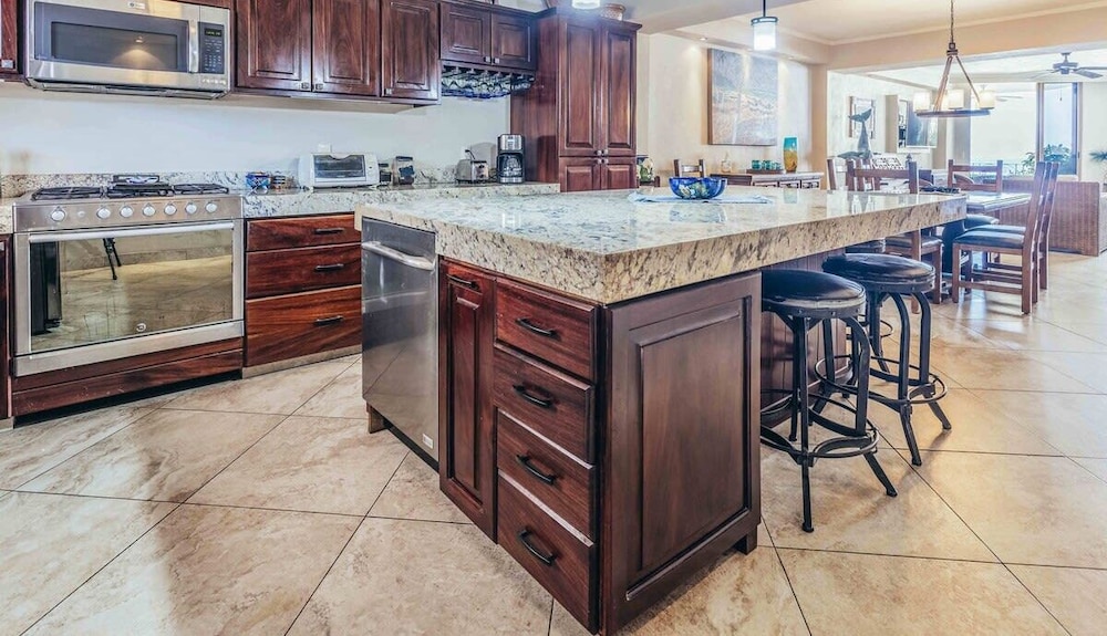 Ocean View 2Br Condo-balcony-beach-pool - 805