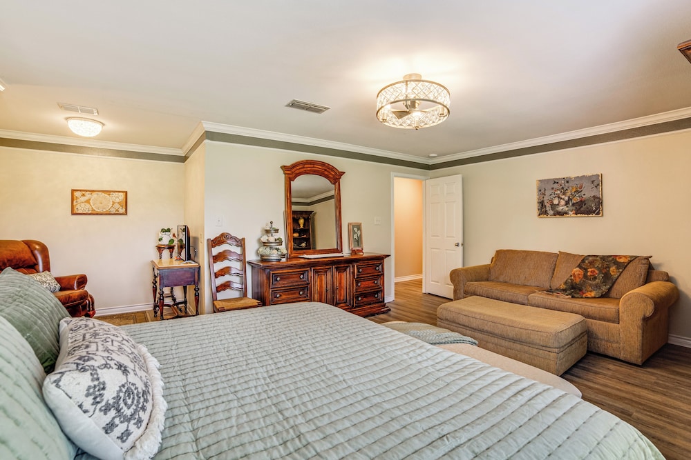 Tranquil Family Retreat: 4 Mi to Dtwn Winnsboro!